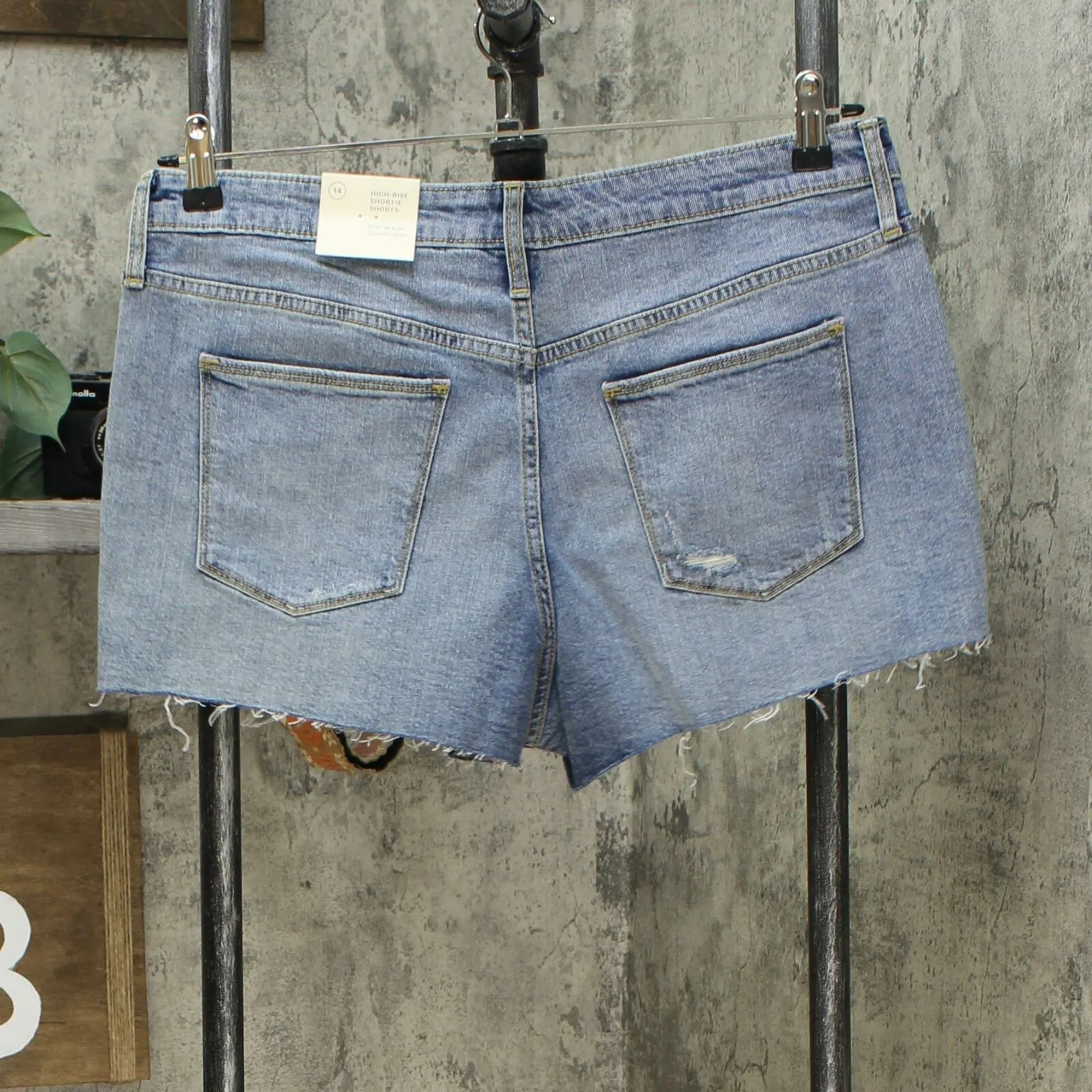 Universal Thread Women's High-Rise Raw Hem Jean Shorts
